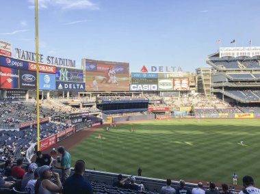New York'taki Yankee Stadyumu'nda Los Angeles Angels of Anaheim'a karşı oynanan beyzbol maçı