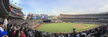 New York'taki Yankee Stadyumu'nda Los Angeles Angels of Anaheim'a karşı oynanan beyzbol maçı