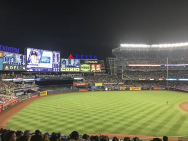 New York'taki Yankee Stadyumu'nda Los Angeles Angels of Anaheim'a karşı oynanan beyzbol maçı