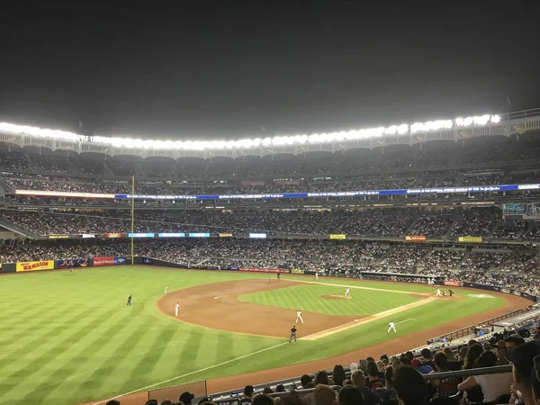 New York'taki Yankee Stadyumu'nda Los Angeles Angels of Anaheim'a karşı oynanan beyzbol maçı
