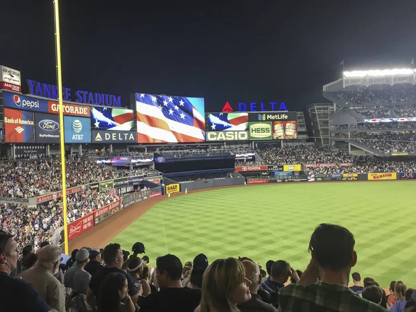 New York'taki Yankee Stadyumu'nda Los Angeles Angels of Anaheim'a karşı oynanan beyzbol maçı