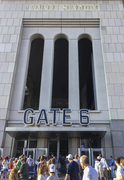 New York'taki Yankee Stadyumu'nda Los Angeles Angels of Anaheim'a karşı oynanan beyzbol maçı