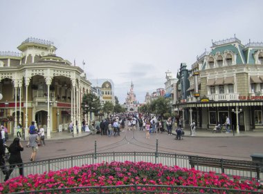 Paris, Fransa; 16 Haziran 2011; Disneyland Paris tema parkı Turu