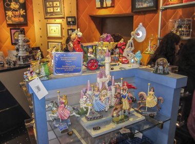 Koleksiyonculara satılık farklı disney karakterleri güzel rakamlar