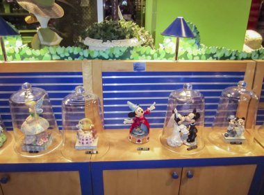 Koleksiyonculara satılık farklı disney karakterleri güzel rakamlar