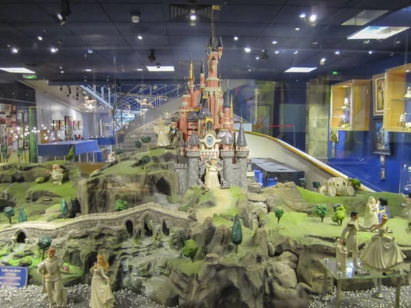 Koleksiyonculara satılık farklı disney karakterleri güzel rakamlar