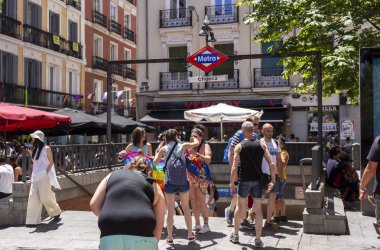Madrid, Ispanya; Temmuz 06, 2019: Madrid 'de Chueca mahalle, gay gurur günü kutlamaları sırasında dekore