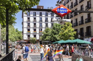 Madrid, Ispanya; Temmuz 06, 2019: Madrid 'de Chueca mahalle, gay gurur günü kutlamaları sırasında dekore