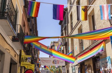 Madrid, Ispanya; Temmuz 06, 2019: Madrid 'de Chueca mahalle, gay gurur günü kutlamaları sırasında dekore