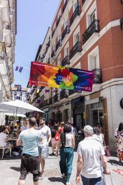 Madrid, Ispanya; Temmuz 06, 2019: Madrid 'de Chueca mahalle, gay gurur günü kutlamaları sırasında dekore