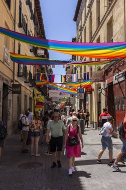 Madrid, Ispanya; Temmuz 06, 2019: Madrid 'de Chueca mahalle, gay gurur günü kutlamaları sırasında dekore