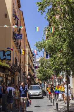 Madrid, Ispanya; Temmuz 06, 2019: Madrid 'de Chueca mahalle, gay gurur günü kutlamaları sırasında dekore