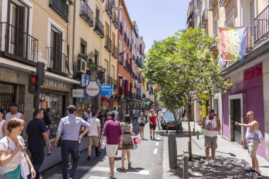 Madrid, Ispanya; Temmuz 06, 2019: Madrid 'de Chueca mahalle, gay gurur günü kutlamaları sırasında dekore