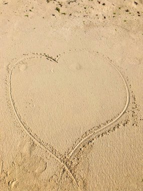 Altın plajda kalp çizilmiş, kumsalda, kumsalda, Hint Okyanusu Zanzibar 'ında. Yüksek kalite