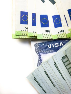 ABD 'ye giriş vergisi, vize ücreti, vize vergisi, ABD' ye girerken yatırılan avro, girişte ABD 'ye yatırılan para. Vize damgalı seyahat pasaportlu göçmen vizesi biz, vize ABD, fotokopi alanı, düz alan, üst manzara. Yüksek kalite fotoğraf