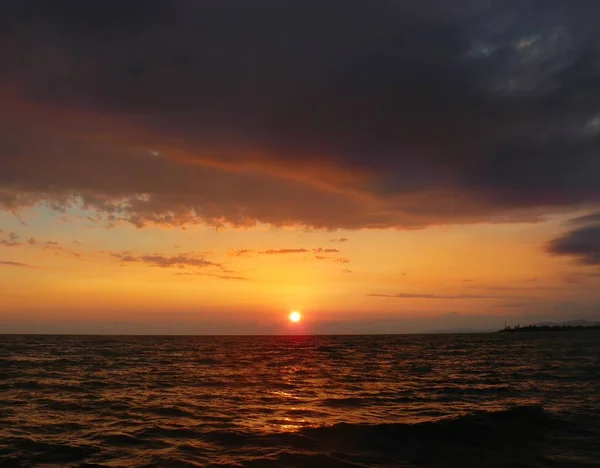 Bright Summer Orange Sunset Dark Thundercloud Sea Waves Overlooking Cape — Stock Photo, Image