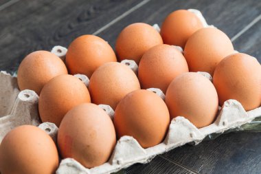 Yuvarlak bir yumurta manzarası.