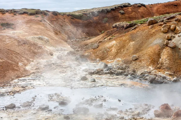 Blick Auf Die Heißen Dampfenden Schwefelsalzquellen Der Felsspalte Krysuvk Island — Stockfoto