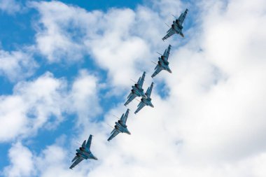 Zhukovsky / Rusya Federasyonu - Ağustos 25 2015: airshow Maks, akrobasi ekibi 