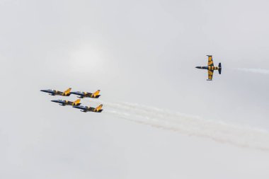 Zhukovsky / Rusya Federasyonu - Ağustos 25 2015: airshow Maks, akrobasi ekibi 