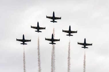 Zhukovsky / Rusya Federasyonu - Ağustos 25 2015: airshow Maks, akrobasi ekibi 