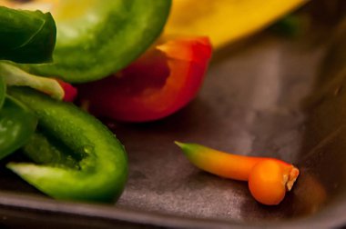 Penis şeklinde küçük taze acı biber