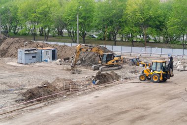 Moskova, Rusya Federasyonu, 7 Mayıs 2019. Bir konut kompleksinin inşası sırasında temel döküm için toprak hazırlığı