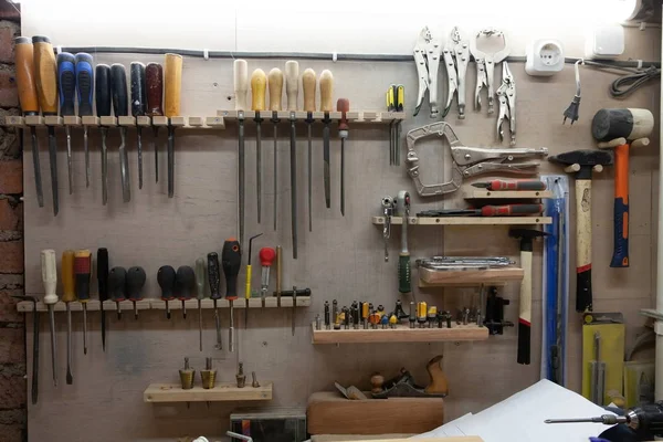 Workplace in the workshop: wall storage of tools — Stock Photo, Image