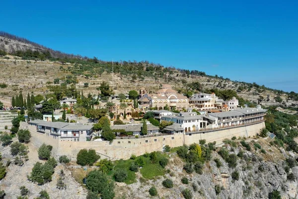 Kaya üzerinde antik manastır - St Arhangel Mihail Thassos Manastırı