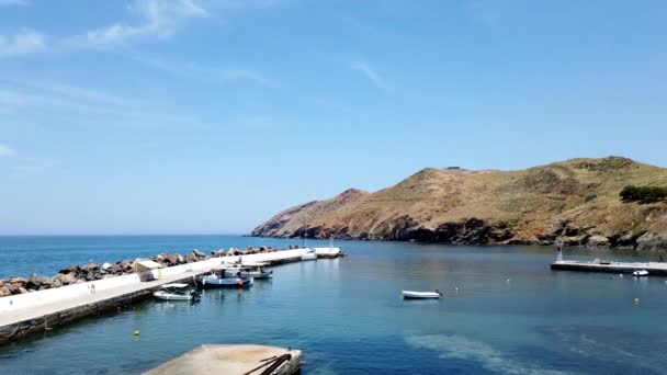 Muelle Time Lapse Con Barcos Día Soleado — Vídeo de stock