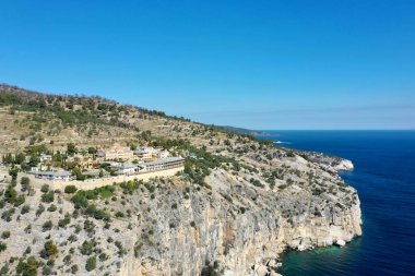 Kaya üzerinde antik manastır - St Arhangel Mihail Thassos Manastırı