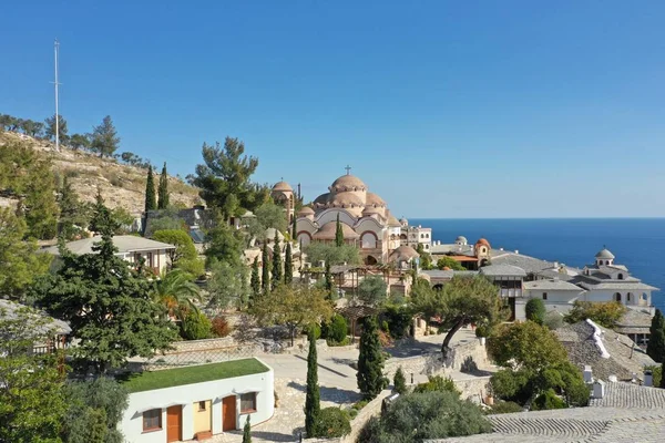 Kaya üzerinde antik manastır - St Arhangel Mihail Thassos Manastırı