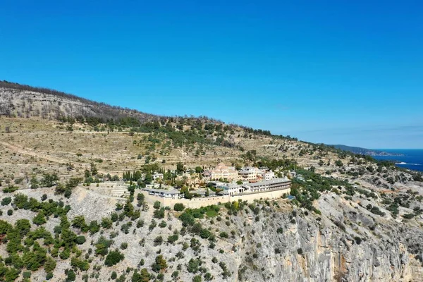 Kaya üzerinde antik manastır - St Arhangel Mihail Thassos Manastırı