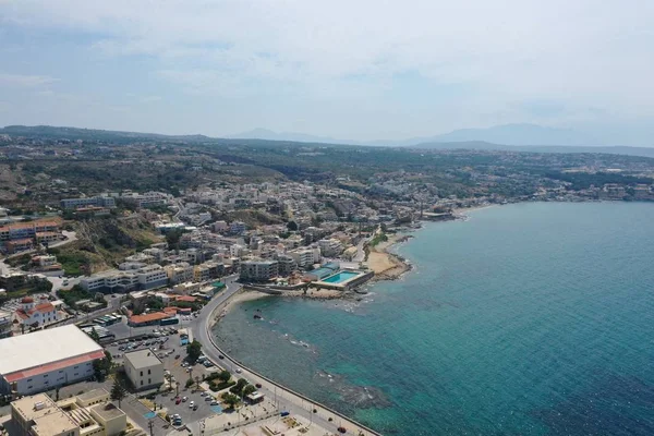 Rethymno ünlü şehrin yeni parçası havadan drone panoramik fotoğraf, Girit adası, Yunanistan