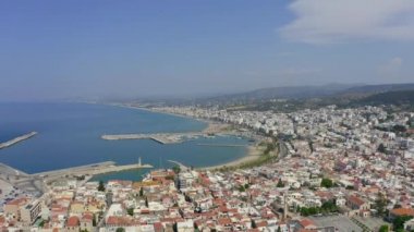 Rethymno, Girit adası, Yunanistan ünlü şehrin kalbinde benzersiz ve pitoresk Venedik limanının havadan drone panoramik fotoğraf