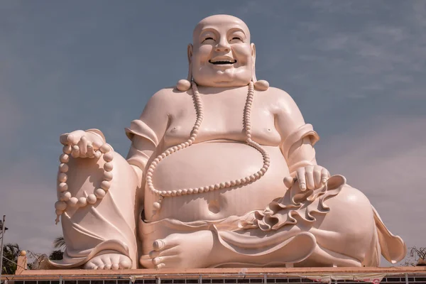 Grote Lachen Buiten Boeddha Zittend Vinh Trang Pagode Zuid Vietnam — Stockfoto