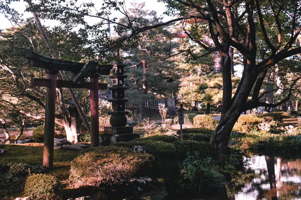 Jardim Zen Japonês Com Portão Pagode Jardim Kenrokuen Kanazawa — Fotografia de Stock