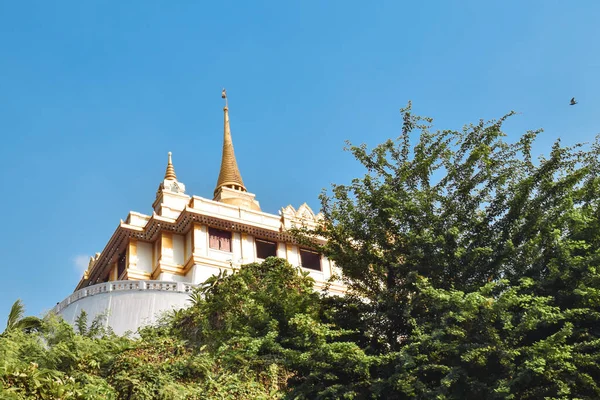 Wat Saket Golden Mount Templom Körül Zöld Fák Bangkok Thaiföldön — Stock Fotó