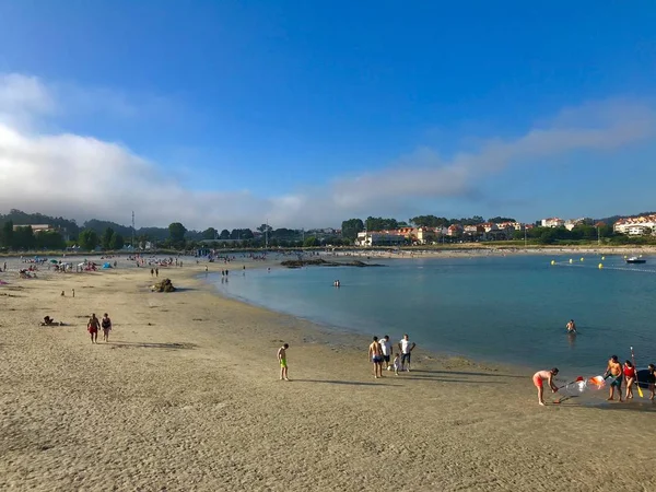 Vue Certain Nombre Personnes Sur Plage Lors Une Journée Ensoleillée — Photo