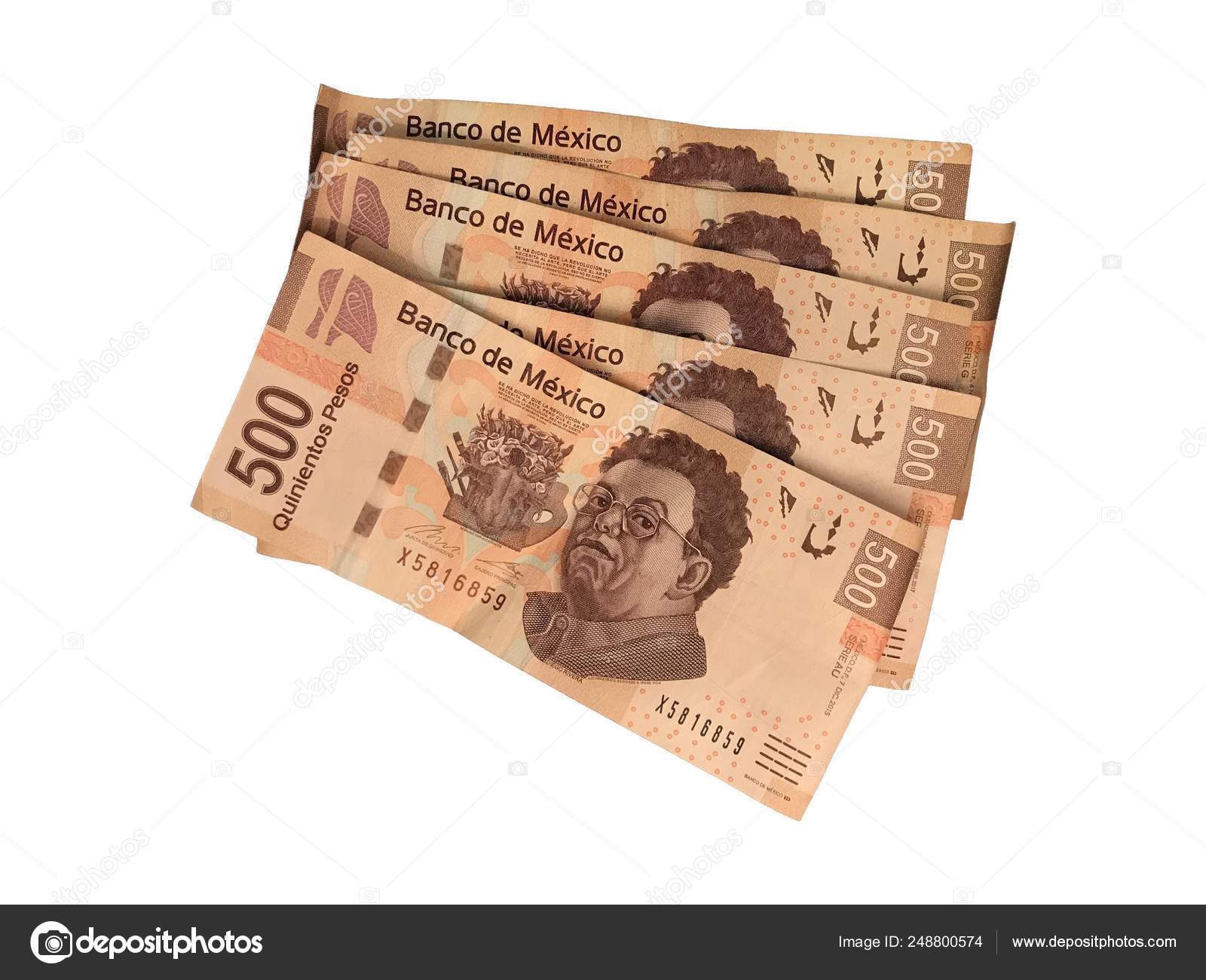 いくつかのメキシコ ペソ 500 紙の手形がグループ化され、白い背景で隔離 — ストック編集用写真©andresjabois#248800574