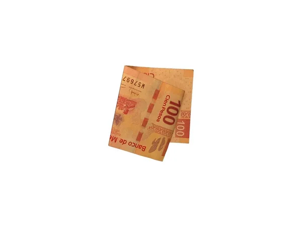 Un billete de 100 pesos mexicanos plegado aislado sobre fondo blanco — Foto de Stock