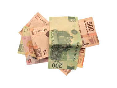 Beyaz arka plan üzerinde izole Meksika Pezosu 50 100 200 ve 500 faturaları