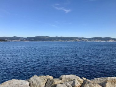 Sanxenxo Galiçya İspanya kayaların üzerinde okyanus görünümü