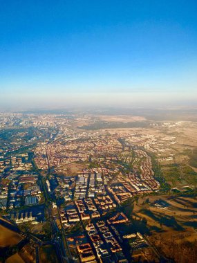 Yaz aylarında uçaktan Madrid görünümü