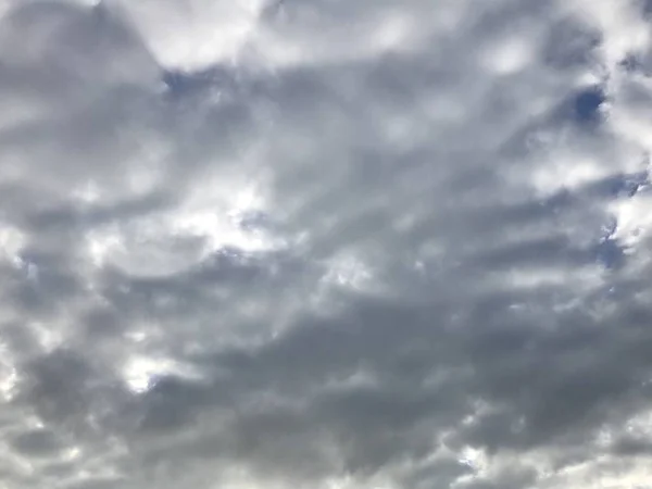 Cloudy sky on a bright day — Stock Photo, Image