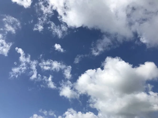화창한 날의 흐린 하늘 — 스톡 사진