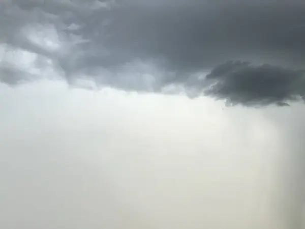 Dark clouds during a rainstorm — Stock Photo, Image