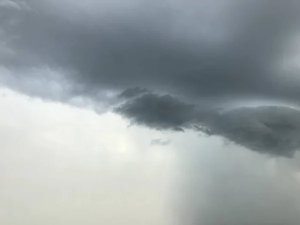 Nubes oscuras durante una tormenta — Foto de Stock