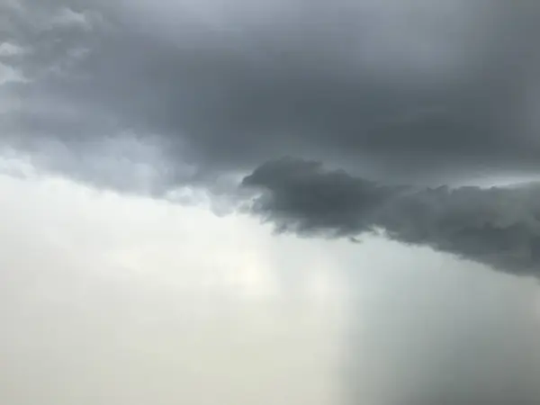 Dark clouds during a rainstorm — Stock Photo, Image