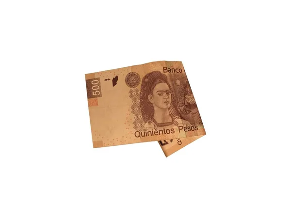 Un billete de 500 pesos mexicanos plegado aislado sobre fondo blanco — Foto de Stock